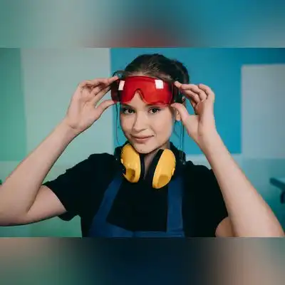 张莉